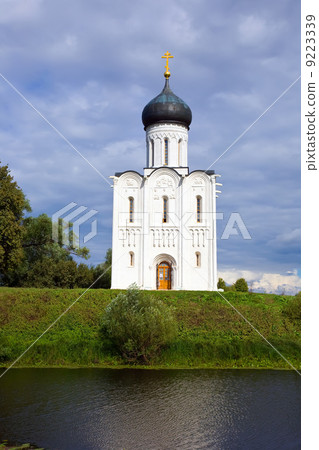 Church of Intercession on River Nerl 9223339