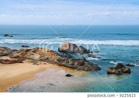 Beautiful coast of the Indian Ocean 9225815