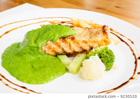 grilled salmon pesto 9230520