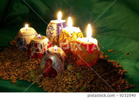 Candles in the form of Easter eggs 9232040