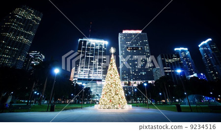 Christmas tree in downtown Miami, Florida, USA 9234516