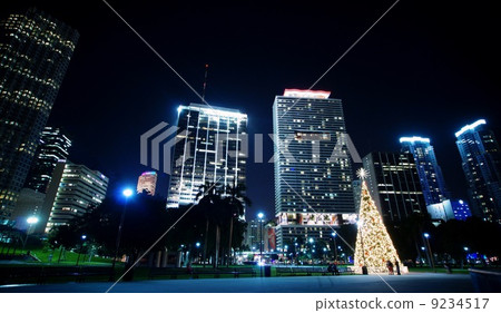 Christmas tree in downtown Miami, Florida, USA 9234517