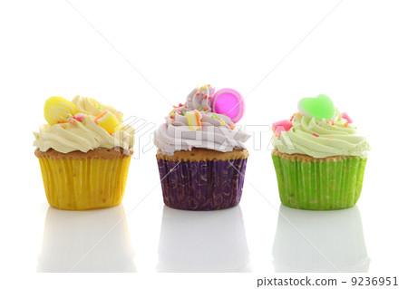 colorful cupcakes 9236951