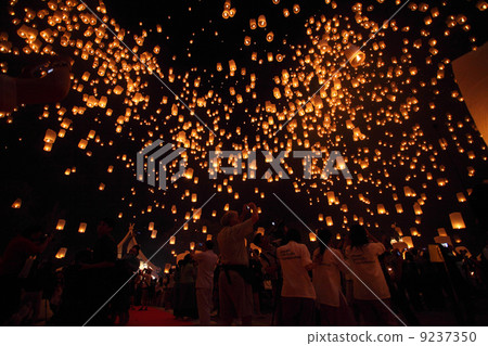 Floating lantern 9237350