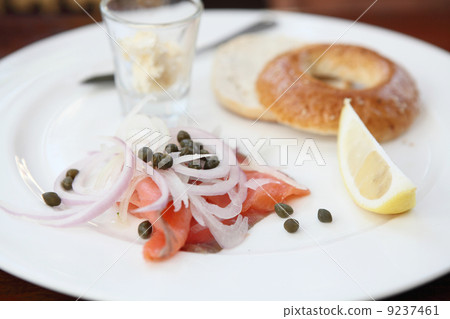 salmon bagel 9237461