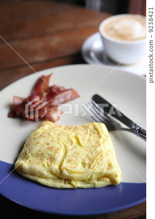 omelet and bacon with coffee on wood background 9238421