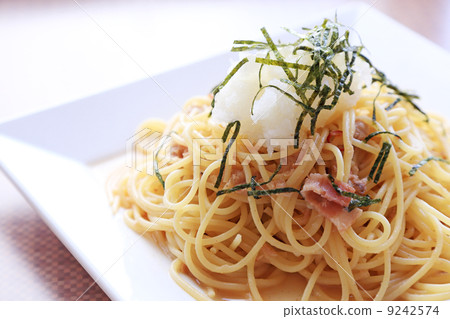 Delicious Japanese style grilled tuna pasta 9242574