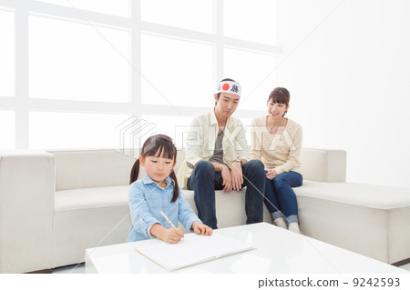 支持參加考試的孩子的家長 9242593