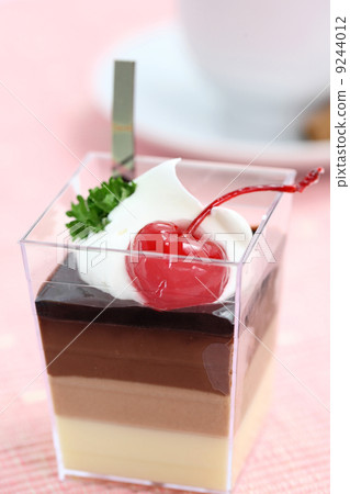 Cherry Panna Cotta pudding with coffee Cherry Panna Cotta pudding with coffee 9244012