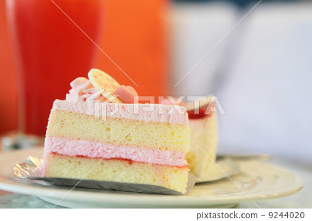 Strawberry Cake 9244020