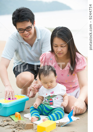 Happy Asian Family Playing on the beach Happy Asian Family Playing on the beach 9244754