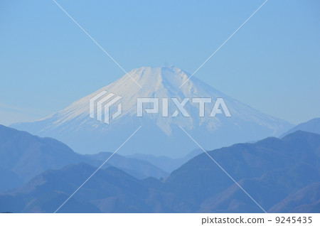 Fuji in the early winter (Mount Takao / mountain / Hachioji city, Tokyo) Fuji in the early winter (Mount Takao / mountain / Hachioji city, Tokyo) 9245435