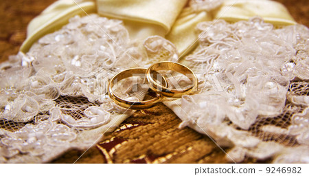wedding rings 9246982