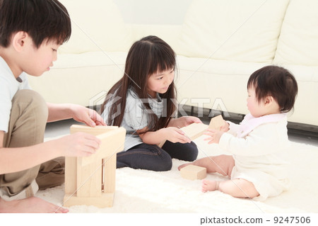 三個兄弟姐妹(奧尼) 三個兄弟姐妹(奧尼) 9247506