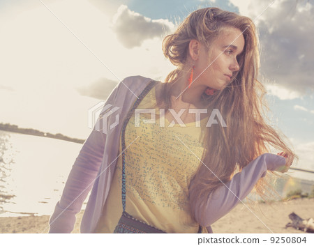 beautiful girl in the morning on the beach. beautiful girl in the morning on the beach. 9250804