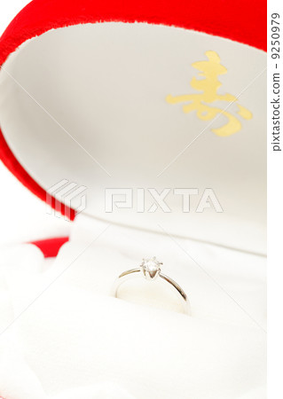 Diamond ring 9250979