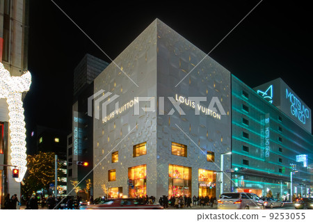 Louis Vuitton Matsuya Ginza 01