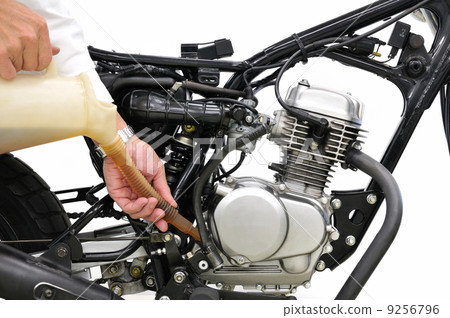 Motorcycle engine oil change 9256796