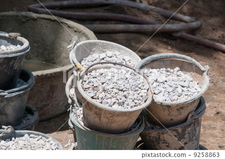 Grit in cistern for construction 9258863