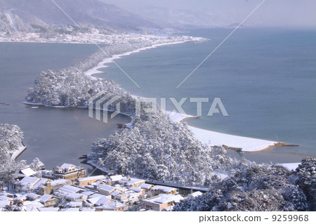 "Three Scenic Areas of Japan" Amanohashidate, Flying Dragon of heavy snow (from Amanohashidate Viewland Observatory) 9259968