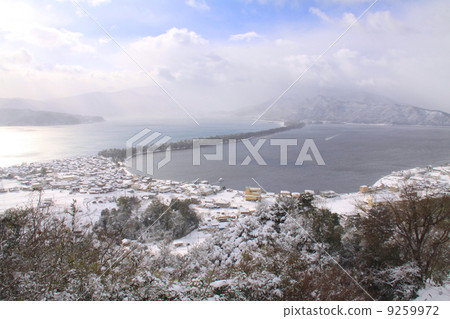 "Three Scenic Areas of Japan" Amanohashidate, Daisuke Dragon Dragon Statue, Diagonal One Character (From the Umlemondo Park Observatory) 9259972