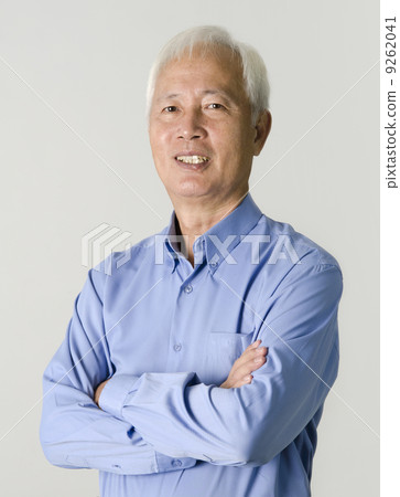 portrait of senior asian businss man 9262041