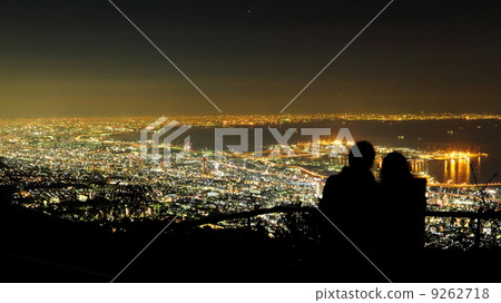 A couple looking at the night view of Kobe 9262718
