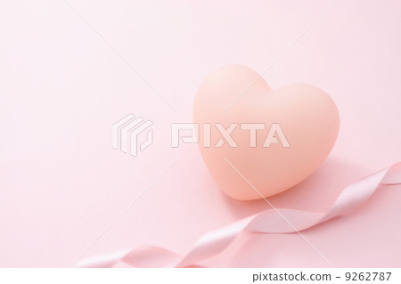 Heart and ribbon 9262787