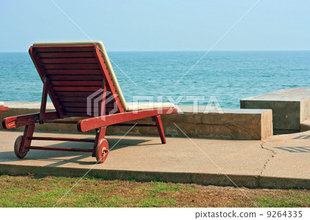 Lonely Chair 9264335