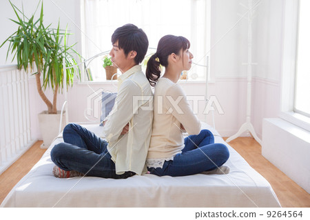 一對夫妻吵架 9264564