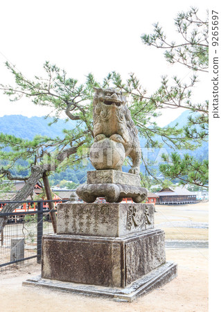 lion statue at miyajima island Hiroshima, Japan 9265697