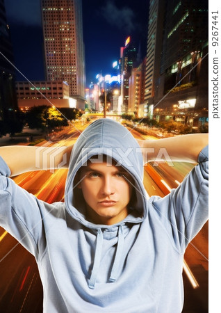 Fast moving cars at night 9267441