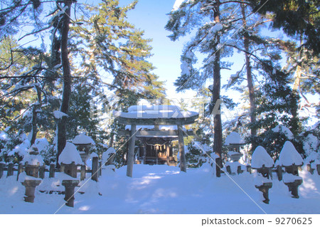 “日本的三個風景區”Amanohashidate，天橋立神社（Hashidate Mikami）的雪景 9270625