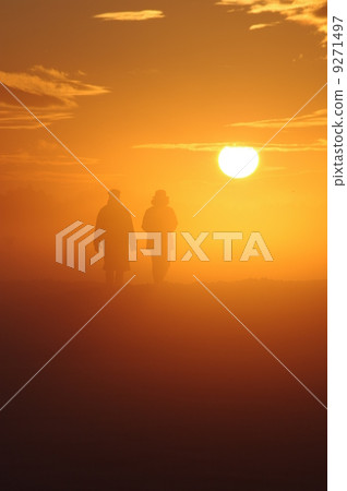 couple against sunset couple against sunset 9271497