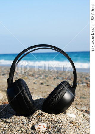 Headphones 9271635