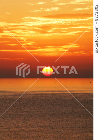 Sunset ocean romantic 9272802