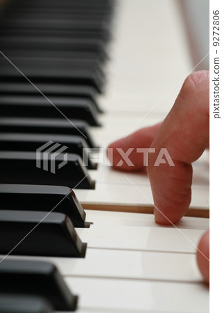 Piano keys 9272806