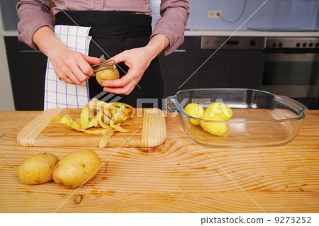 Peeling Potato Peeling Potato 9273252