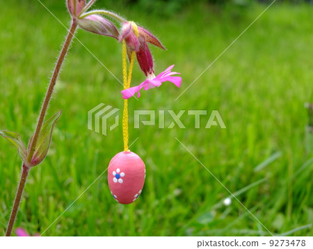 Bright easter eggs on meadow Bright easter eggs on meadow 9273478
