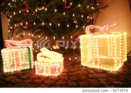 presents presents 9273879