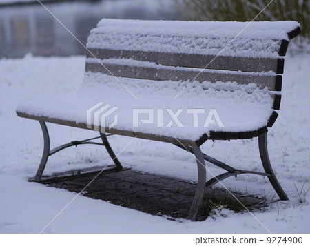 snowy bench 9274900