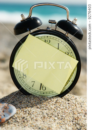 Time clock alarm clock at sunny beach Time clock alarm clock at sunny beach 9276403