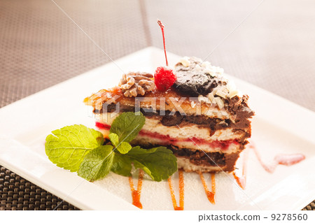 cake with cherry 9278560