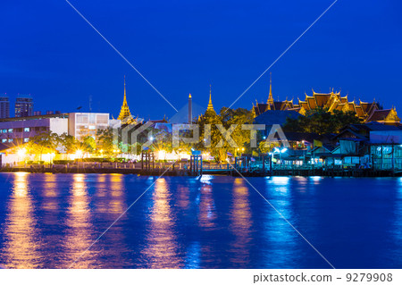 Wat Arun in Bangkok at night 9279908