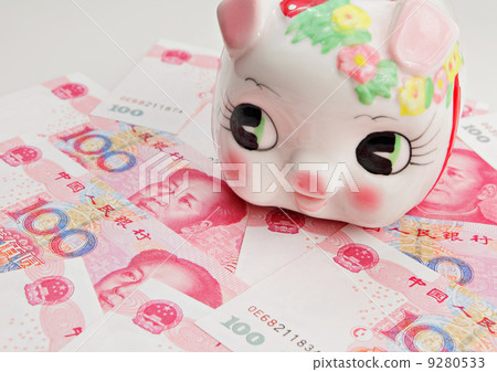 piggy bank on china banknote 9280533