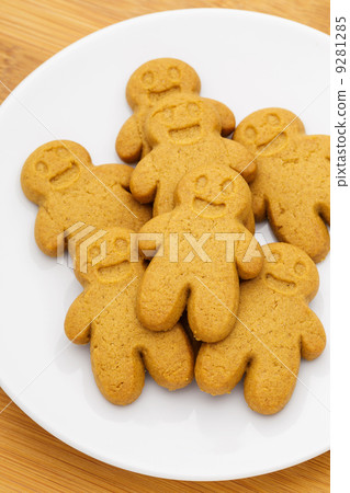 Gingerbread on plate Gingerbread on plate 9281285