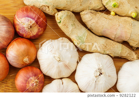 Group of ginger, garlic and allium ascalonicum 9282122
