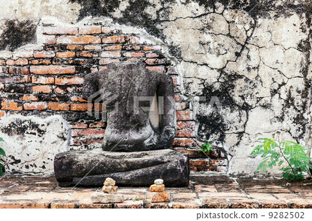 Broken Buddha at Ayuttaya, Thailand Broken Buddha at Ayuttaya, Thailand 9282502