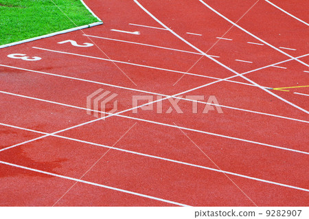 Running way with number lanes 9282907