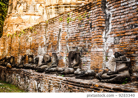 broken Buddha at Ayuttaya, Thailand broken Buddha at Ayuttaya, Thailand 9283340